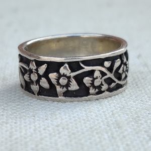 Vintage Silver Floral Ring